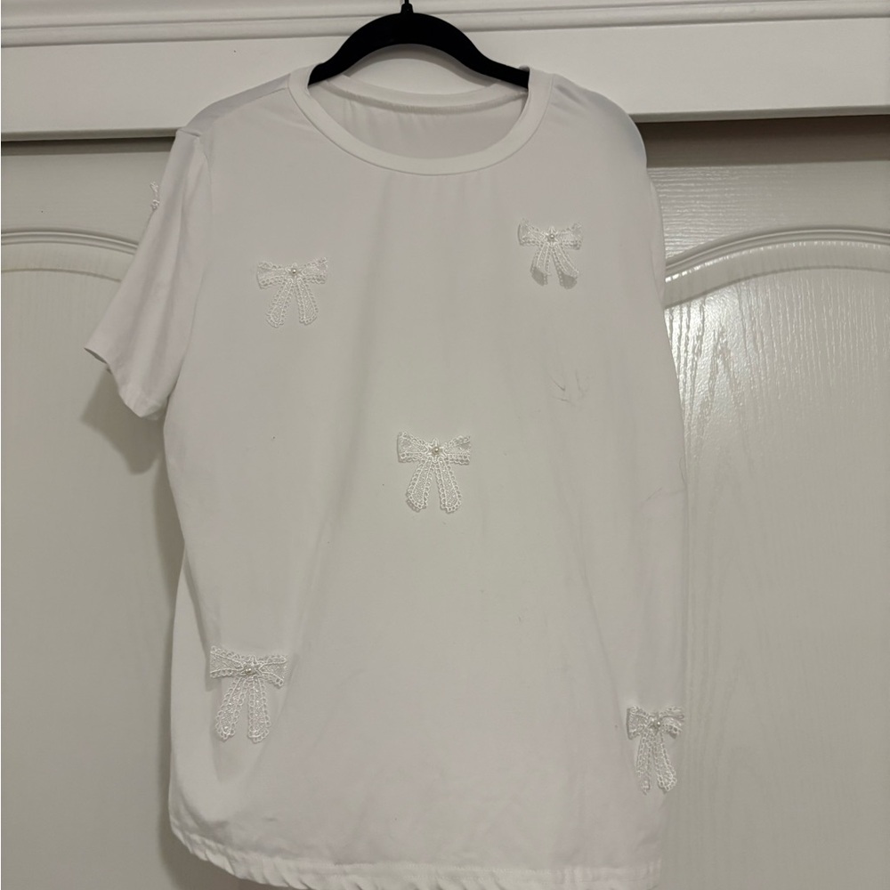 Elegant White Bow-Embellished Women's Top
